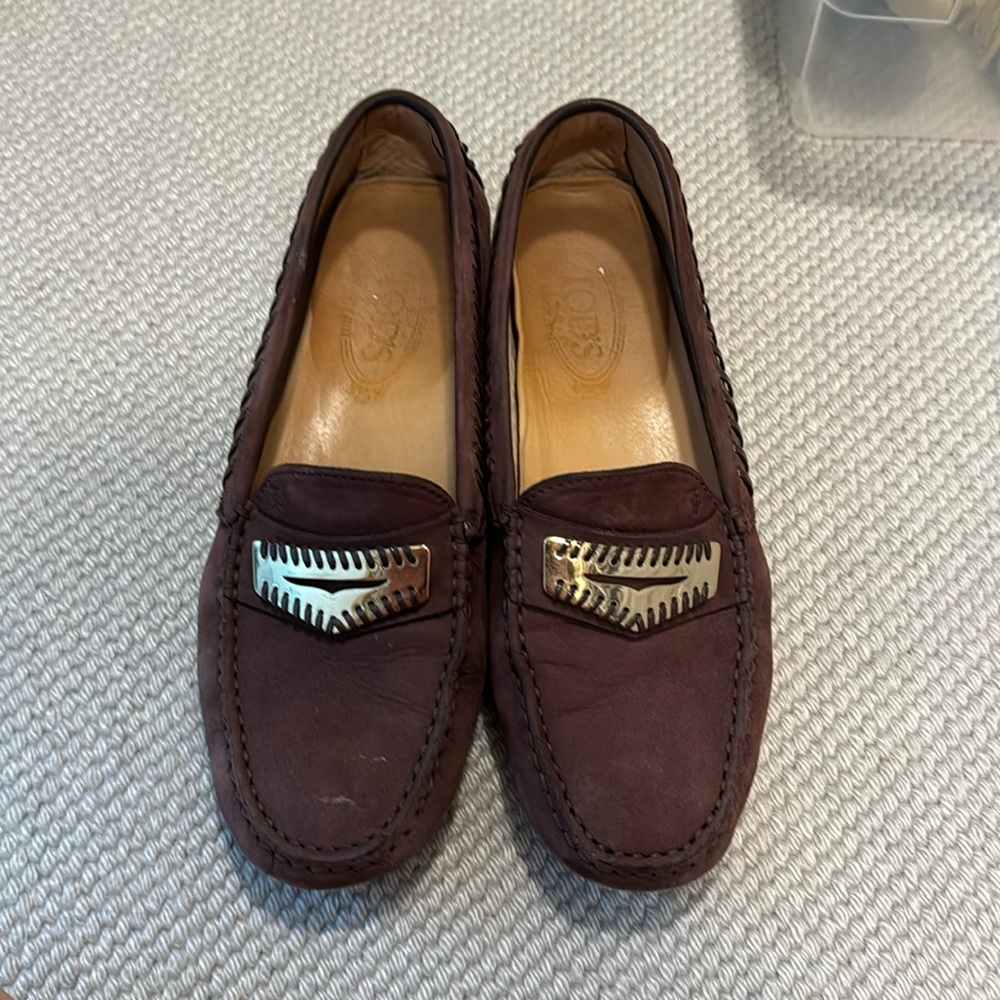 Women’s TOD’s driving shoes in Burgundy color size 39